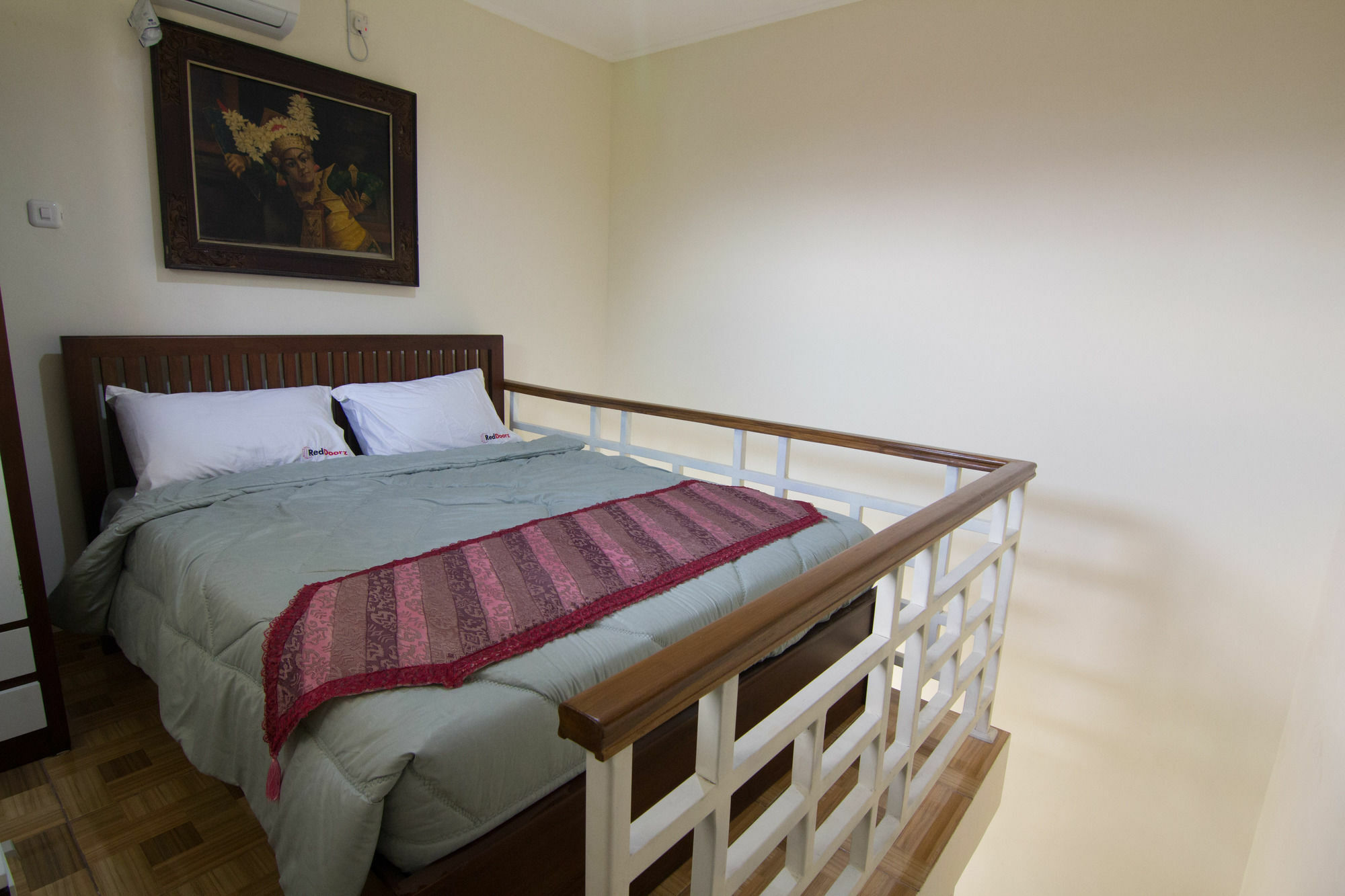 เรดดอร์ซ แอท เมย์เจน ซุงโกโน Hotel สุราบายา ภายนอก รูปภาพ