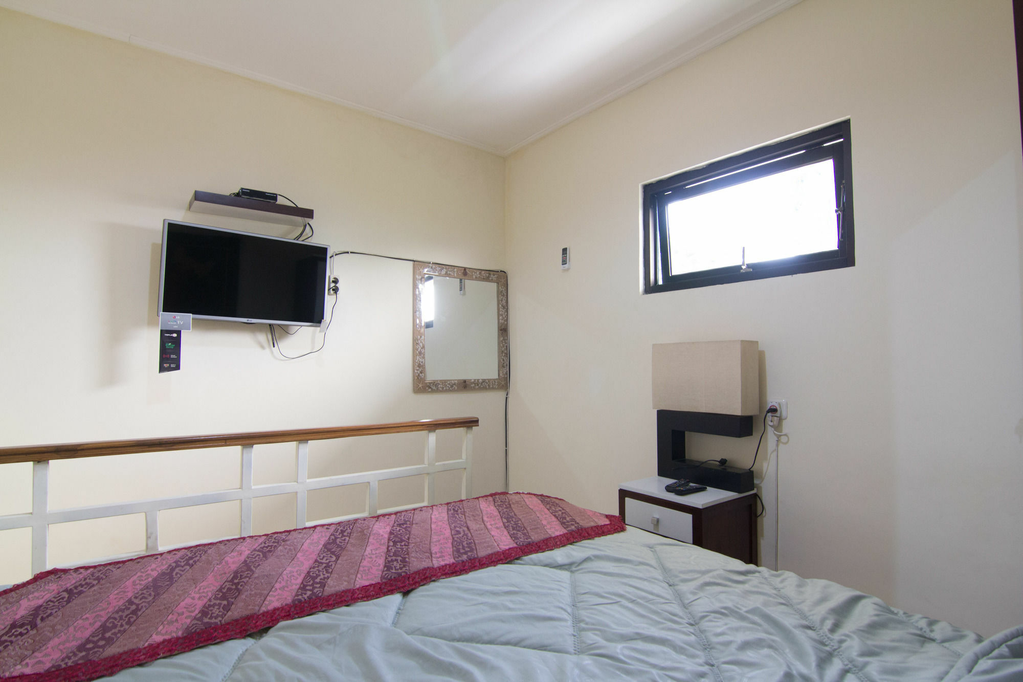เรดดอร์ซ แอท เมย์เจน ซุงโกโน Hotel สุราบายา ภายนอก รูปภาพ