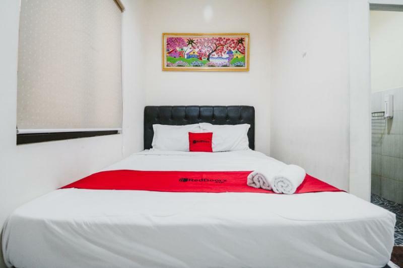 เรดดอร์ซ แอท เมย์เจน ซุงโกโน Hotel สุราบายา ภายนอก รูปภาพ