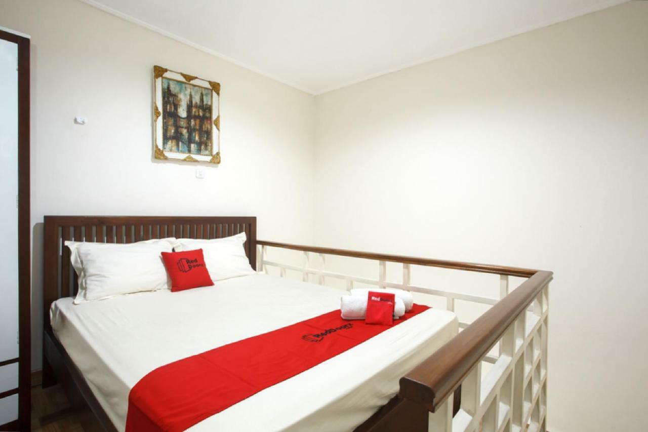 เรดดอร์ซ แอท เมย์เจน ซุงโกโน Hotel สุราบายา ภายนอก รูปภาพ
