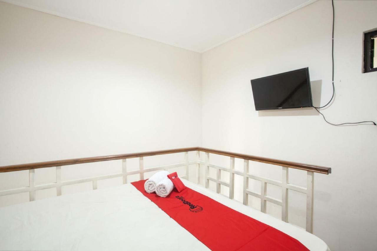เรดดอร์ซ แอท เมย์เจน ซุงโกโน Hotel สุราบายา ภายนอก รูปภาพ